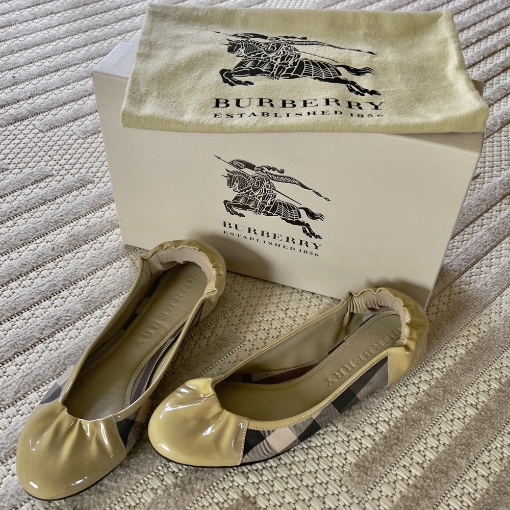BURBERRY Check Flat Shoes